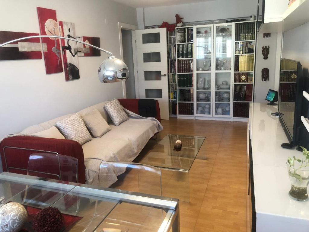 Televízia a/alebo spoločenská miestnosť v ubytovaní Huelin Playa con Parking cerca Centro