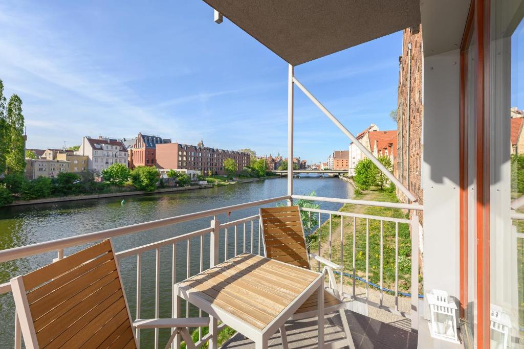 Výhled na řeku, která protéká v blízkosti hostelu