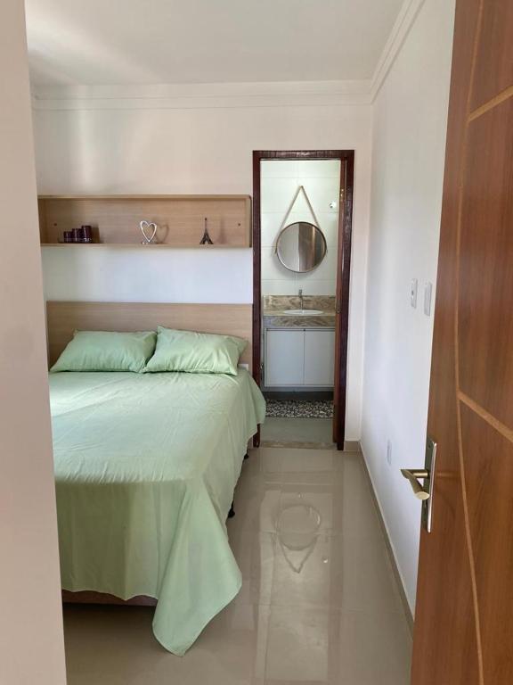 Postel nebo postele na pokoji v ubytování Casa Completa com piscina, 800m da praia de Jauá