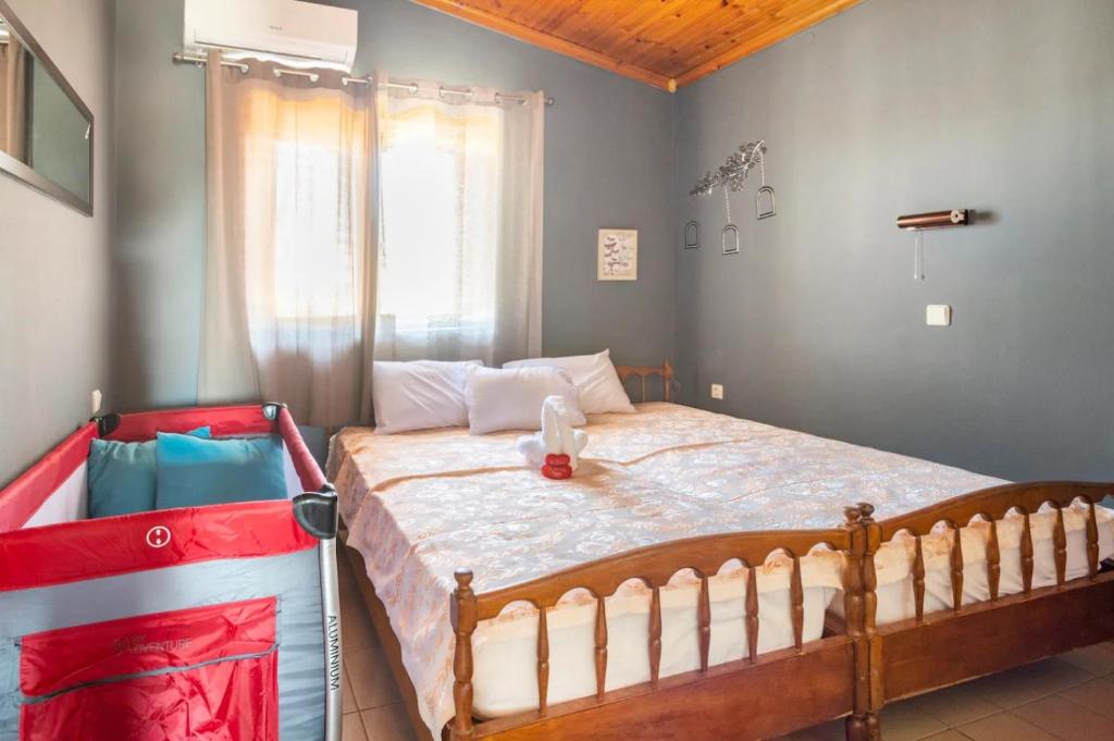 Łóżko lub łóżka w pokoju w obiekcie Boem Villa in Nafpliο