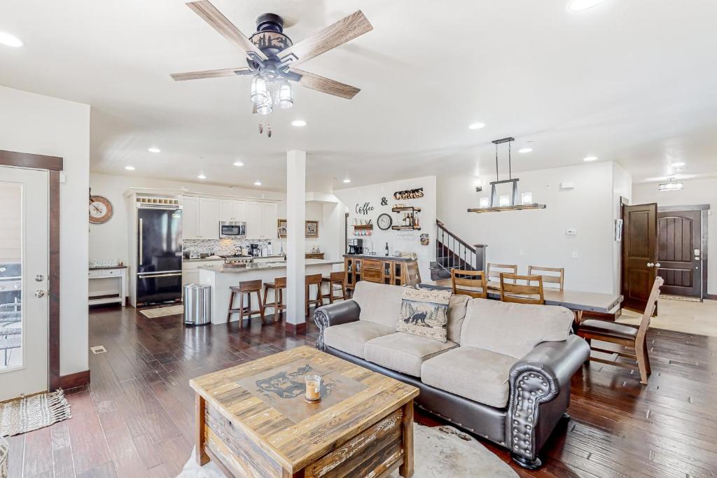Good Time Getaway - Housity