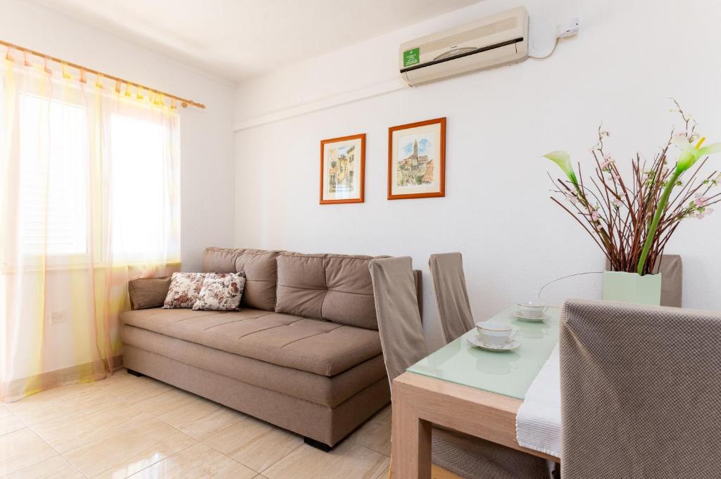 Posedenie v ubytovaní Apartment Mavarstica 17821b