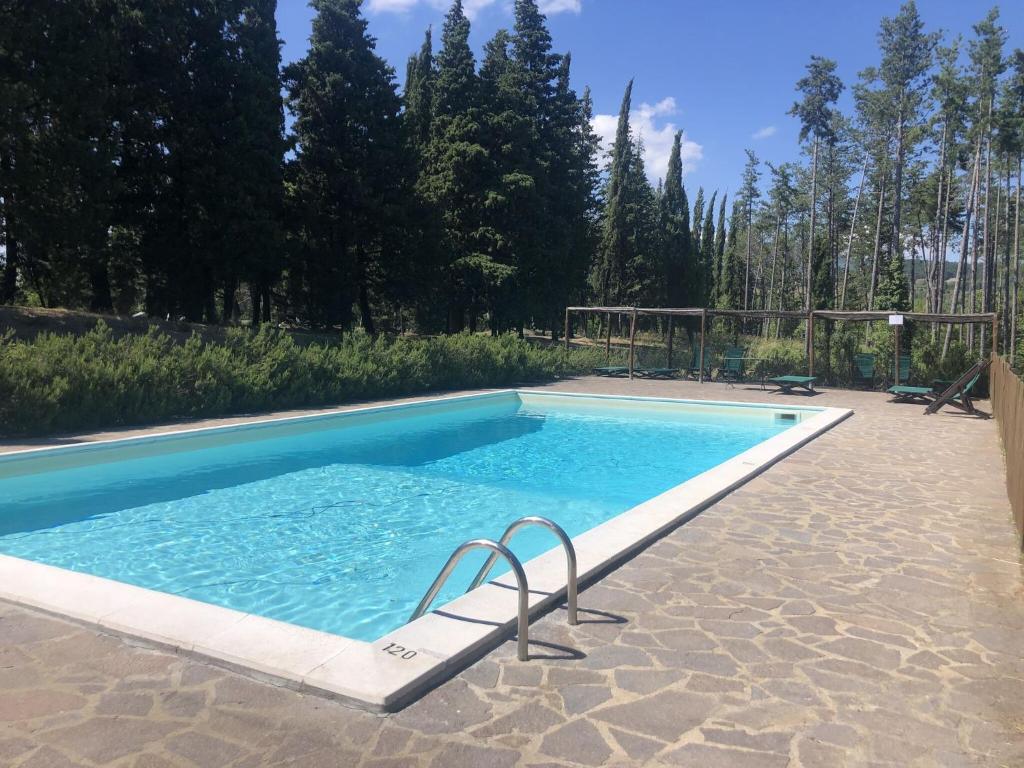 A piscina localizada em Cosy Cottage in Anghiari with Pool Garden ou nos arredores