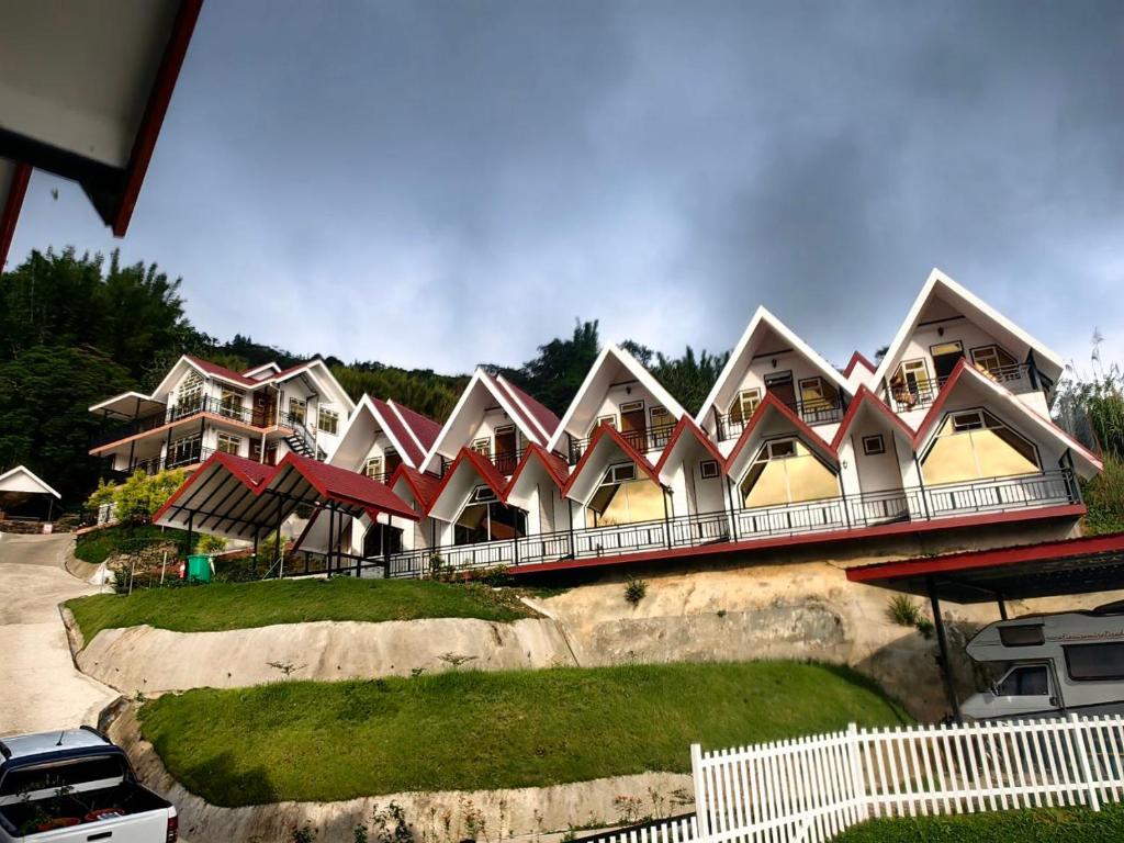 a row of houses on top of a hill at KUNDASANG MOUNT GARDEN in Kampong Kundassan