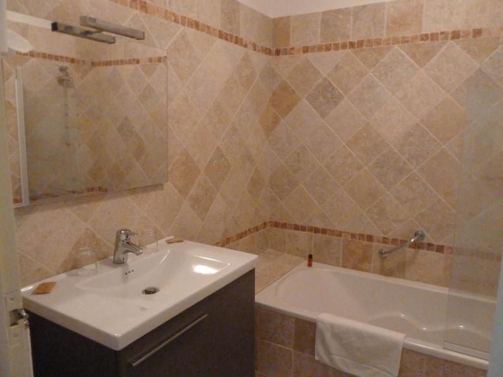 Le Castelet des Alpilles - Superior Double Room With Terrace Or Balcony