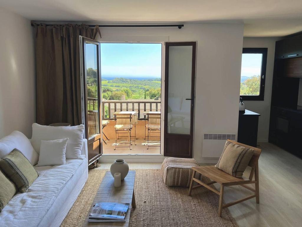 Gallery image of Appt Haut Standing, Balcon, Piscine, Internet, Parking - FR-1-726-27 in La Croix-Valmer