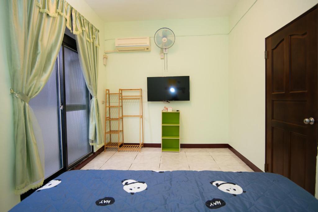 TV a/nebo společenská místnost v ubytování Green Close House Homestay