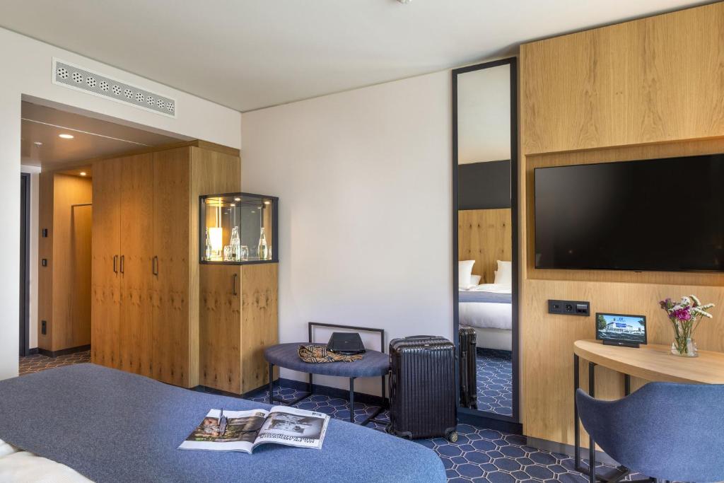 TV a/nebo společenská místnost v ubytování Maritim Hotel Ingolstadt
