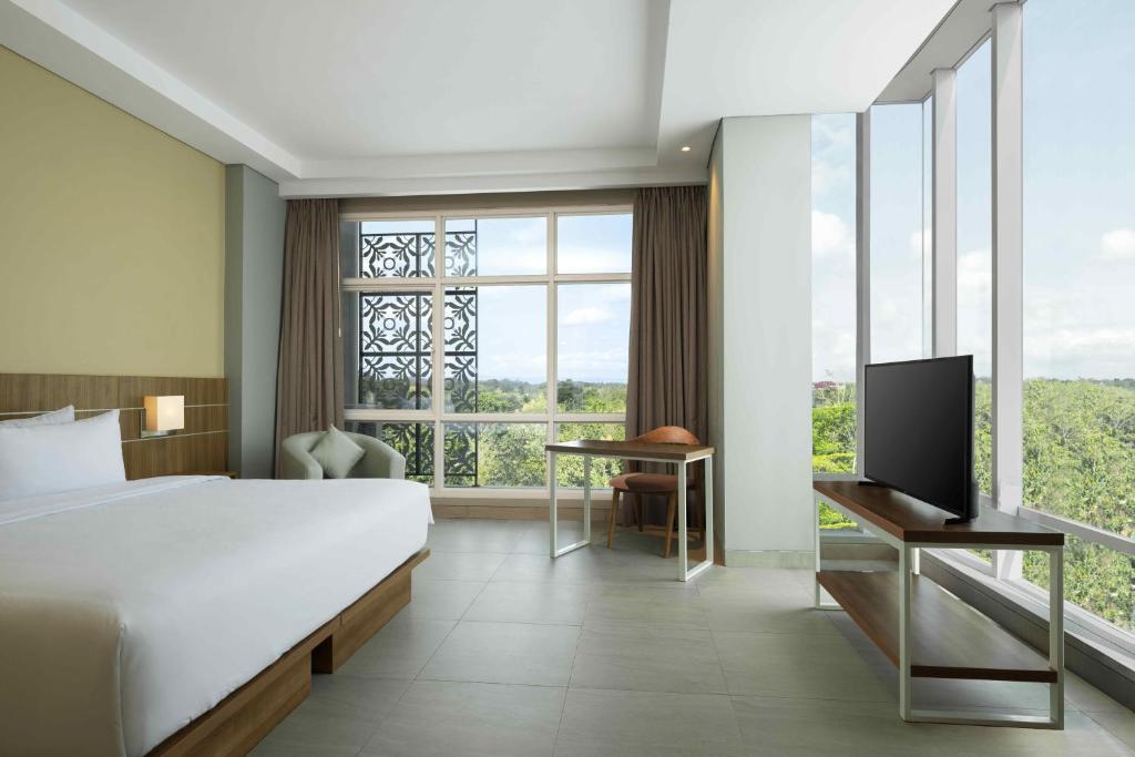 Postel nebo postele na pokoji v ubytování Hotel Santika Gunungkidul