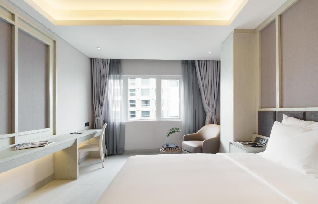 Premier Executive Double - Complimentary Daily Afternoon Tea & Welcome Minibar