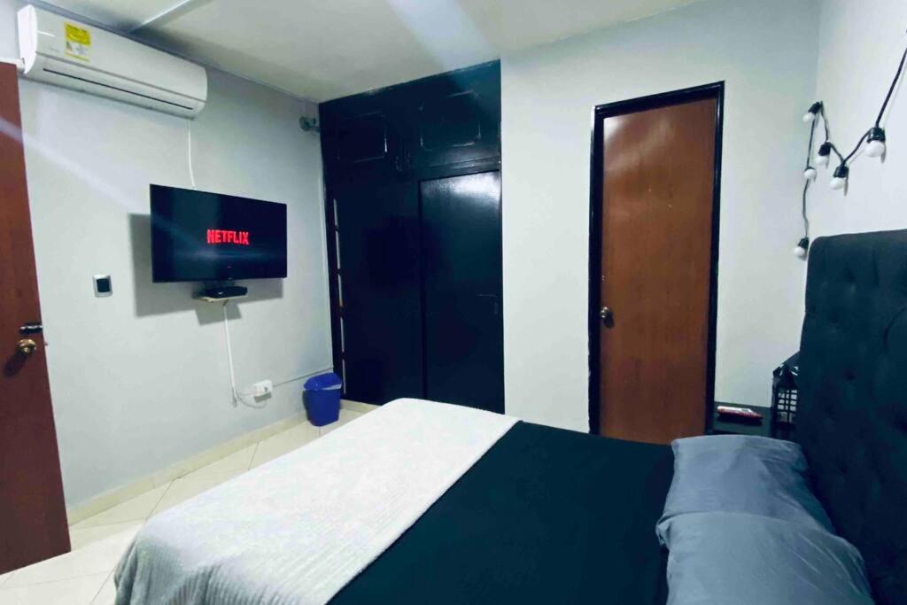 Säng eller sängar i ett rum på Apartamento confortable y cálido