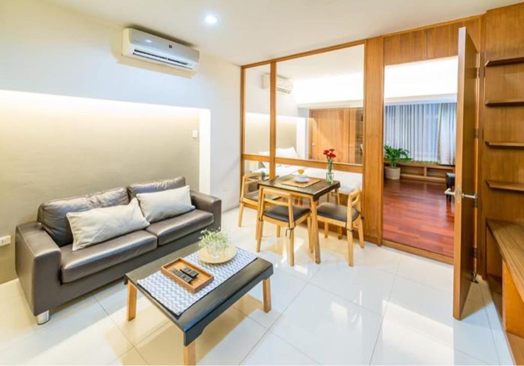 Posezení v ubytování Laemtong Serviced Apartment
