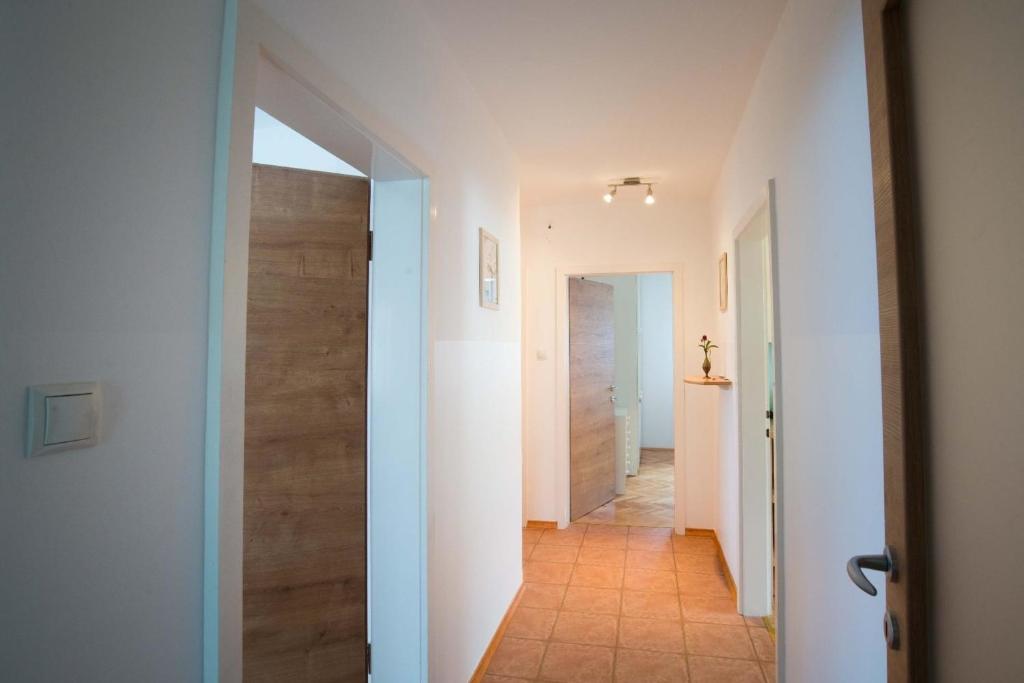 Ванная комната в Tolle Ferienwohnung in Zasip mit Möblierter Terrasse
