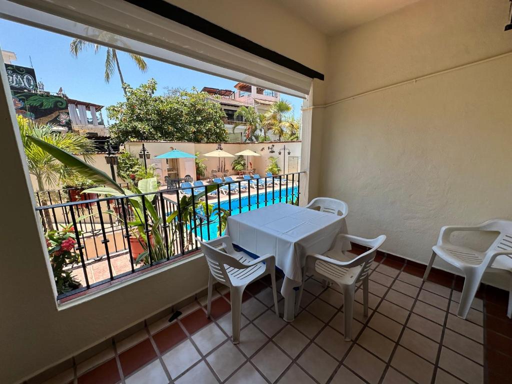 Bazén v ubytování Vallarta Sun Suites nebo v jeho okolí