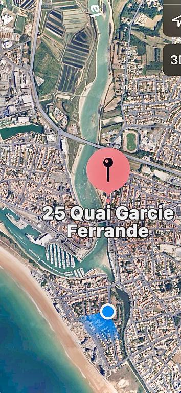 carte d'une ville à cercle rouge dans l'établissement La Caravelle, à Saint-Gilles-Croix-de-Vie