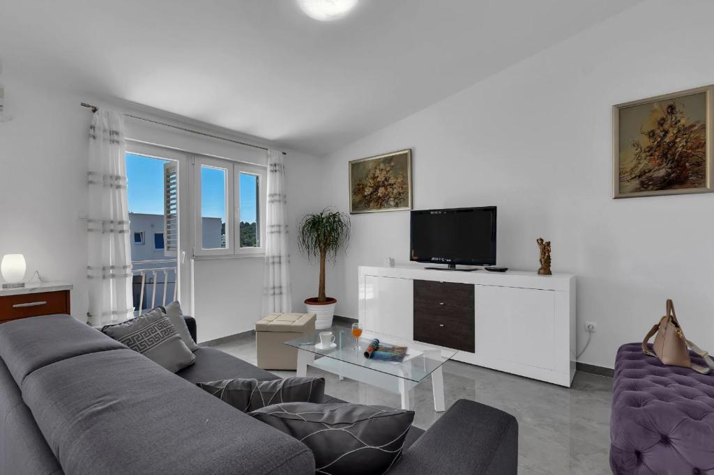 Televízia a/alebo spoločenská miestnosť v ubytovaní Ana Apartment