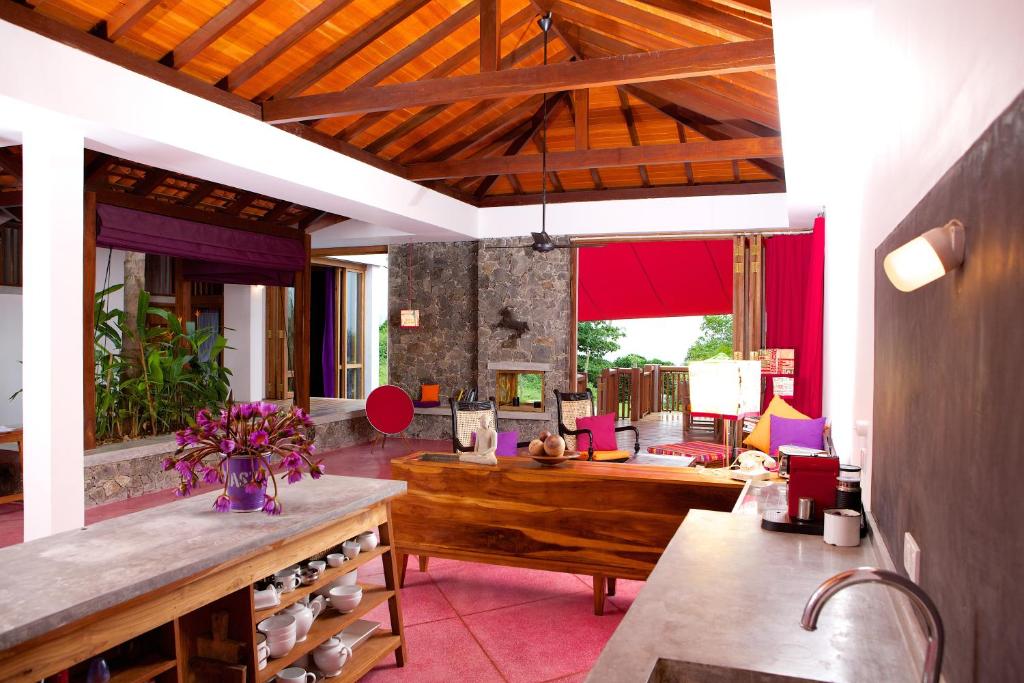 Posezení v ubytování UTMT - Underneath The Mango Tree Spa & Beach Resort