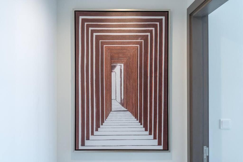 Fotografie z fotogalerie ubytování Vogue Al Wasl 1 Residence West 13th Floor with Large Balcony for view of Sheikh Zaid Road and One Za'abeel Tower and Burj Khalifa, Walkable to Metro with Easy Access to Sheikh Zayed Road & Dubai World Trade Centre v Dubaji