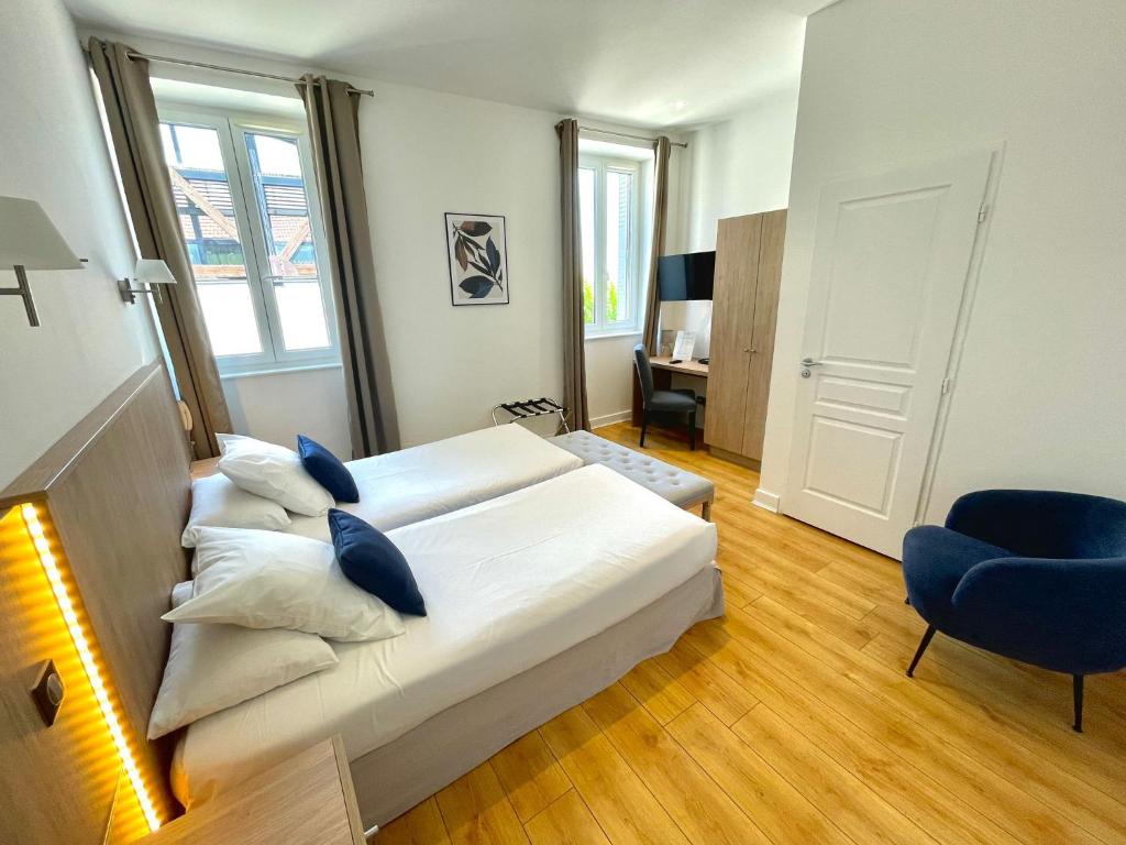 Postel nebo postele na pokoji v ubytování Hôtel Les Deux Coteaux
