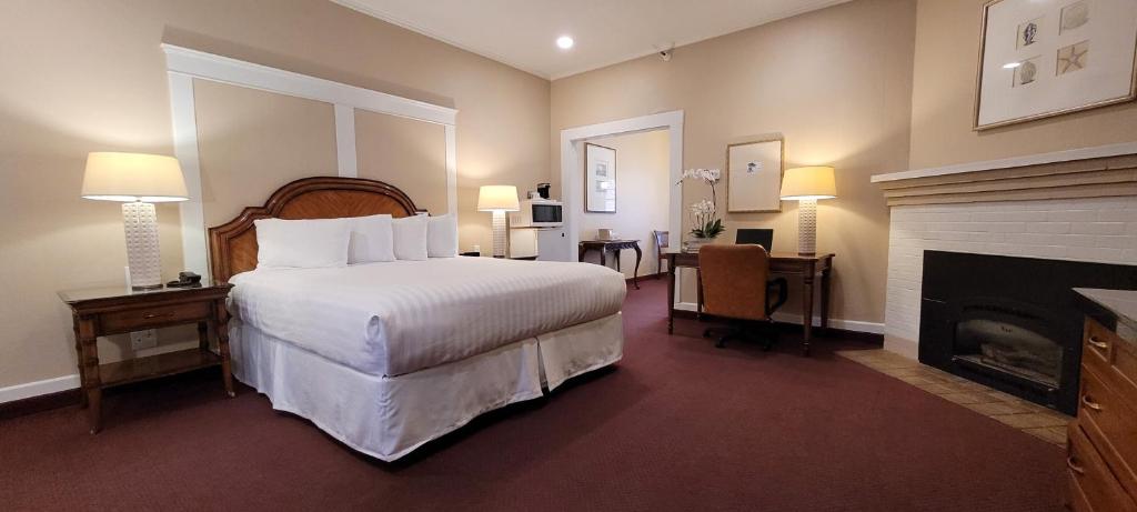 Butterfly Grove Inn photo