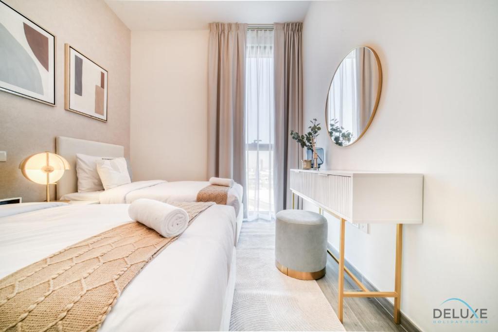 Postel nebo postele na pokoji v ubytování Exquisite 2BR with Assistant Room at Mesk 1 Midtown Dubai Production City by Deluxe Holiday Homes