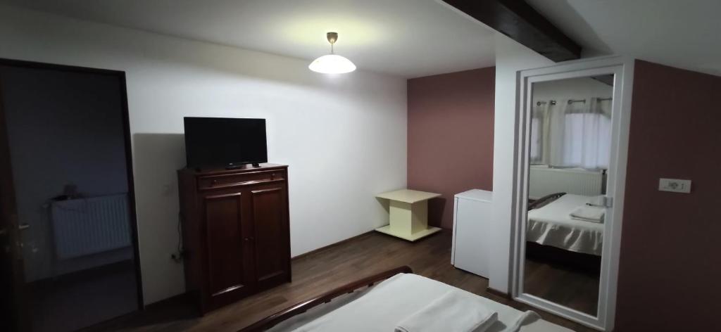 Casa Orsi - Deluxe Double Room (2 Adults + 1 Child)