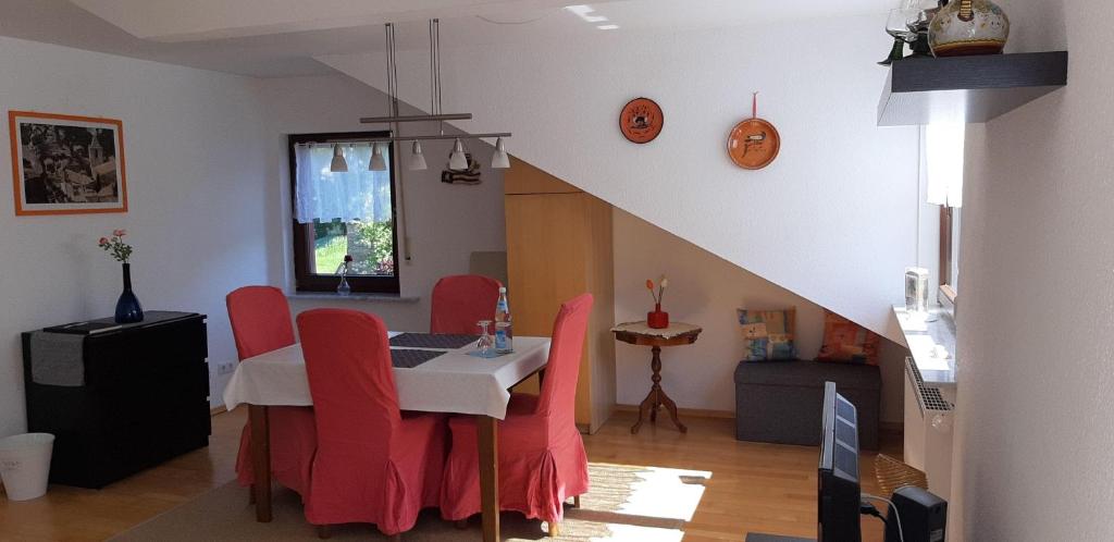 Posezení v ubytování Ferienwohnung-Zweiburgenblick