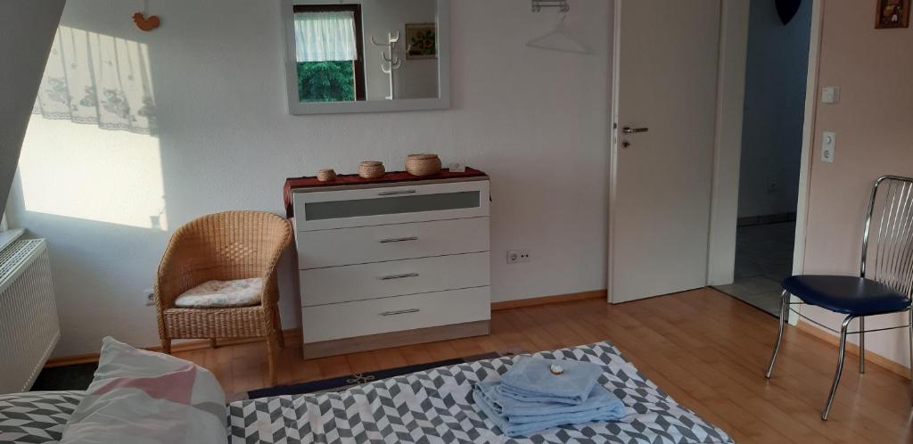 Postel nebo postele na pokoji v ubytování Ferienwohnung-Zweiburgenblick
