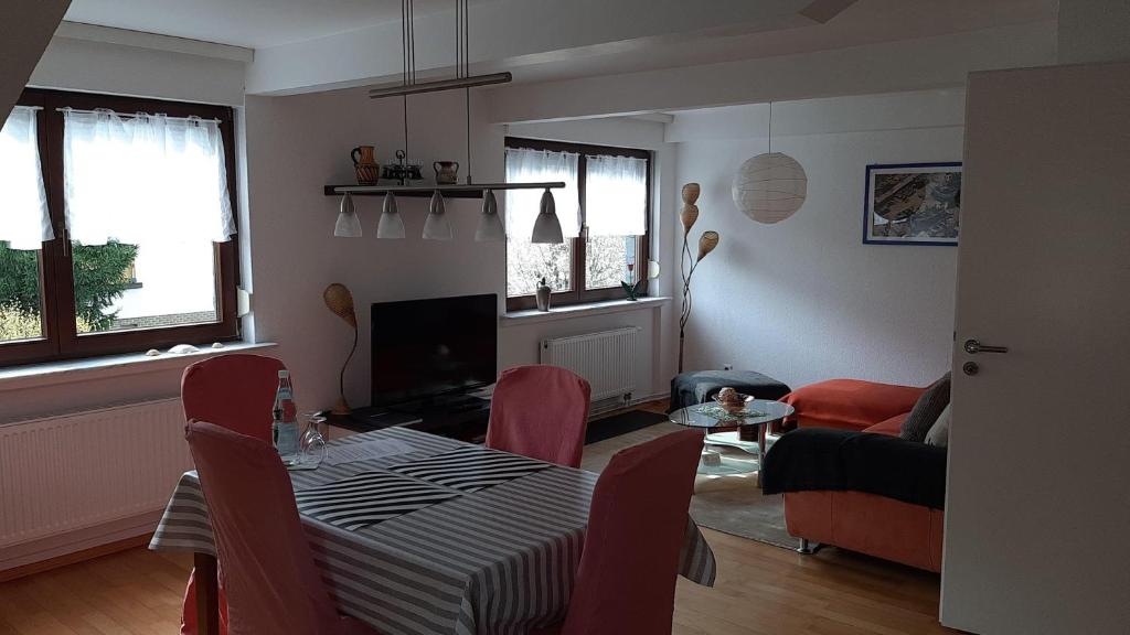 Posezení v ubytování Ferienwohnung-Zweiburgenblick