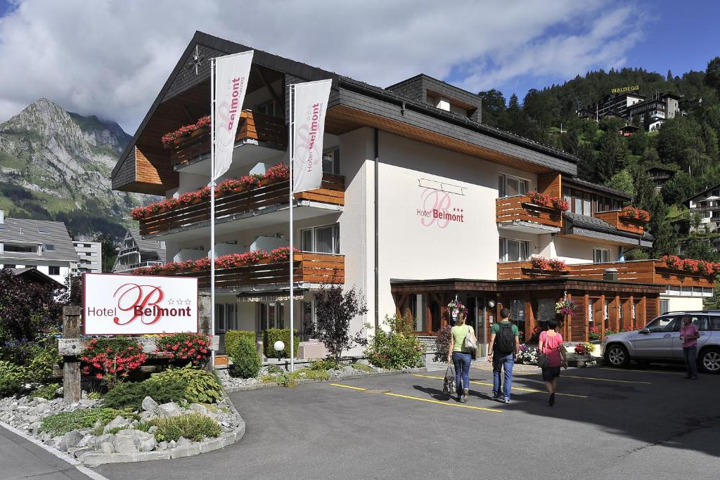 Nespecifikovaný výhled na hory nebo výhled na hory při pohledu z hotelu