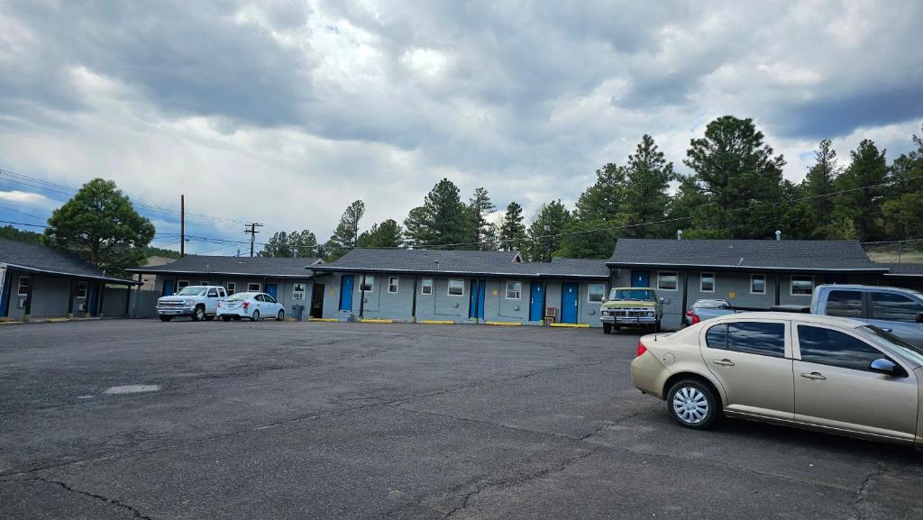 Travelers Inn photo