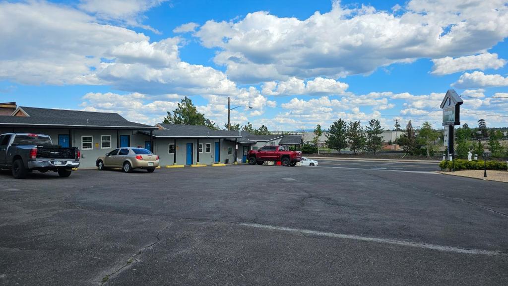 Travelers Inn photo