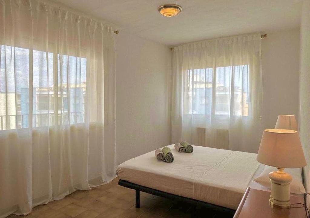Fotografia z galérie ubytovania Amplio piso para 6 personas v destinácii Cambrils