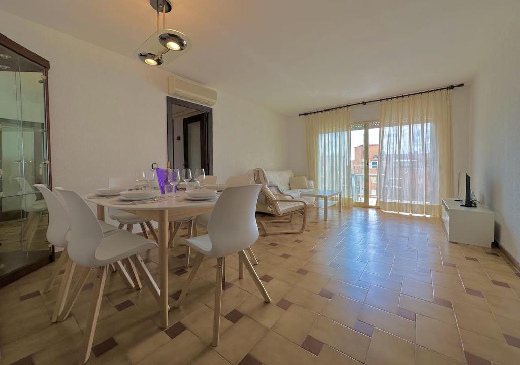 Fotografia z galérie ubytovania Amplio piso para 6 personas v destinácii Cambrils