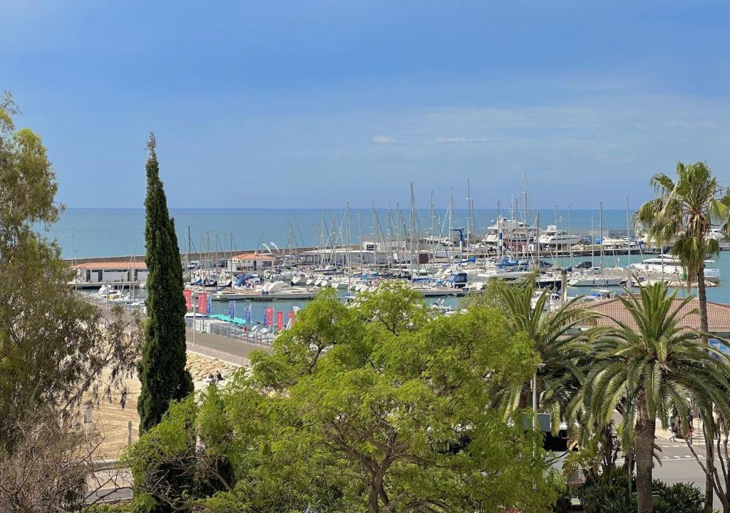 Fotografia z galérie ubytovania Amplio piso para 6 personas v destinácii Cambrils