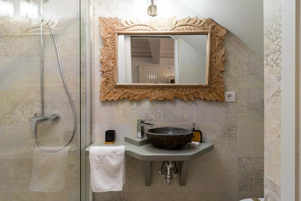 Łazienka w obiekcie CASA GERRA COMILLAS