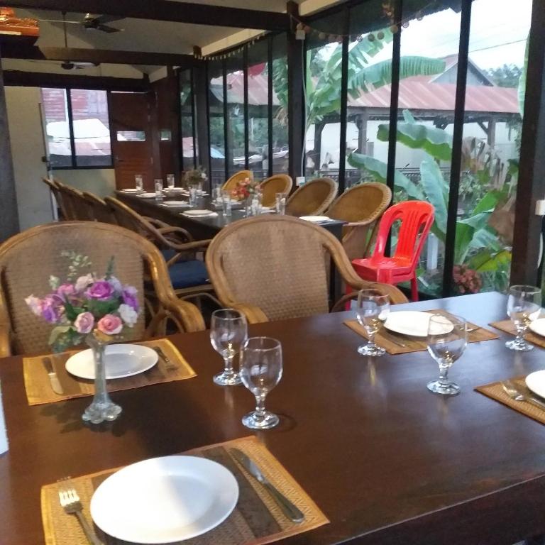 Posezení v ubytování Pomelo Outpost Cambodia ដំណាក់ភ្នំក្រោម