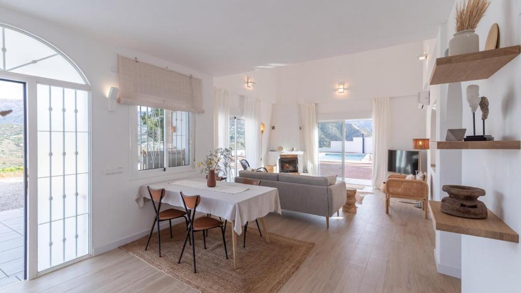 Kuchyň nebo kuchyňský kout v ubytování Villa Tres Flores Cómpeta by Ruralidays