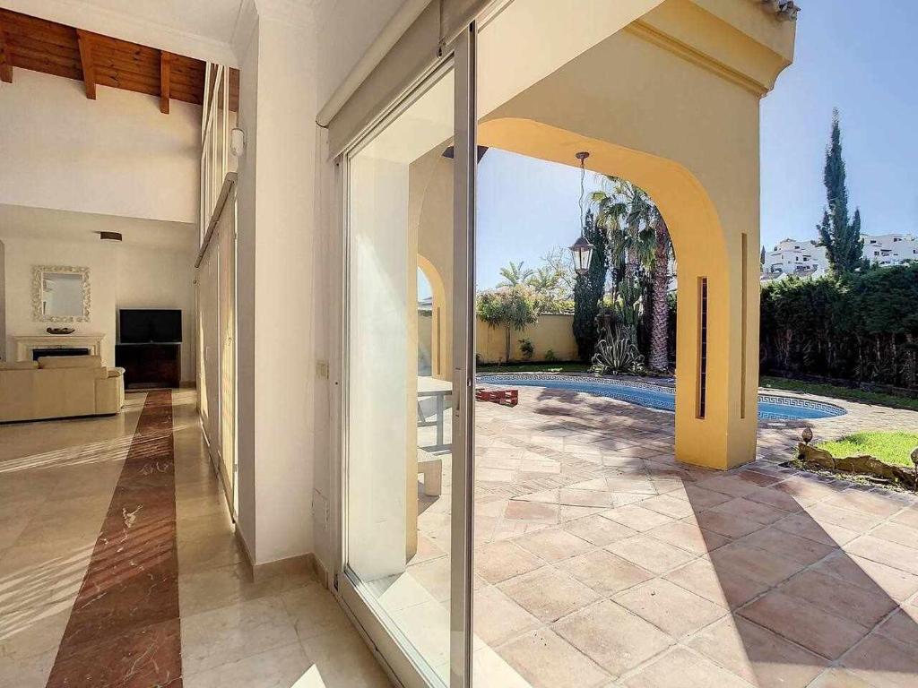 Booking.com: Encantadora villa con piscina cerca del mar ...