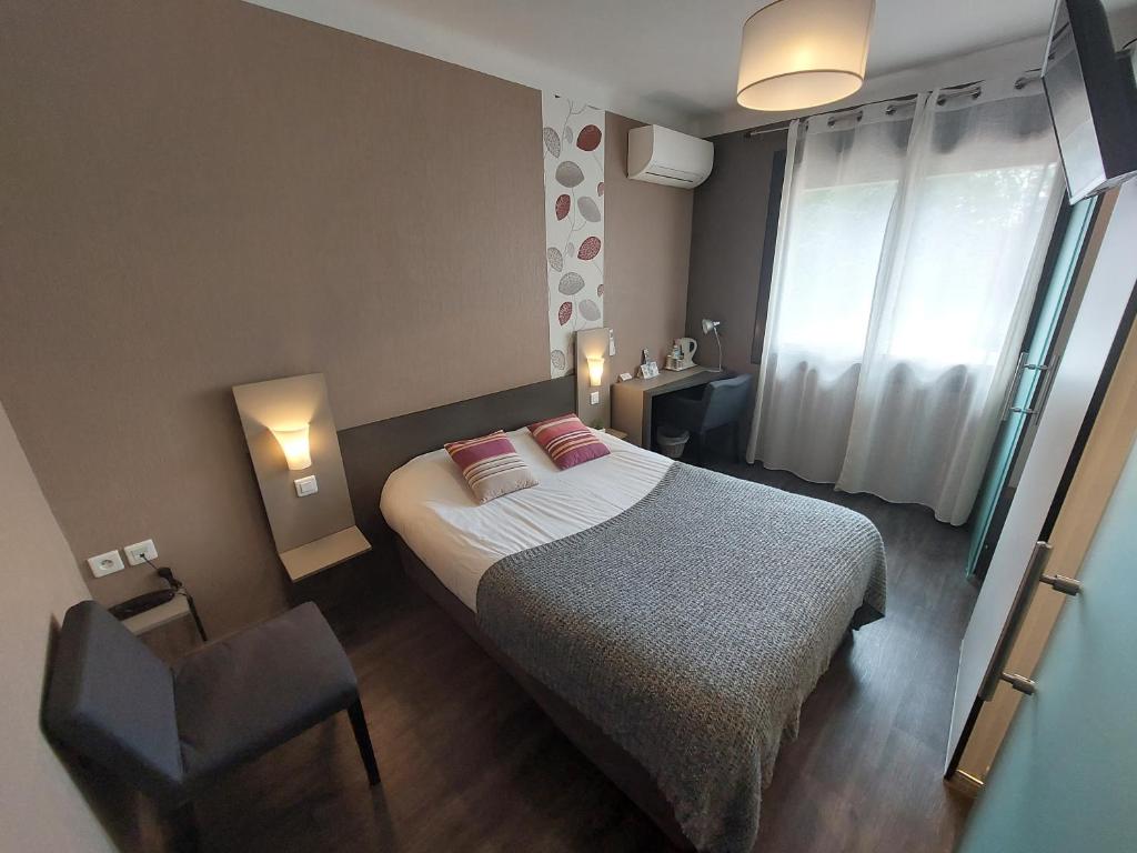 Postel nebo postele na pokoji v ubytování Chez Terrassier - Logis Hôtels - Hotel et Restaurant