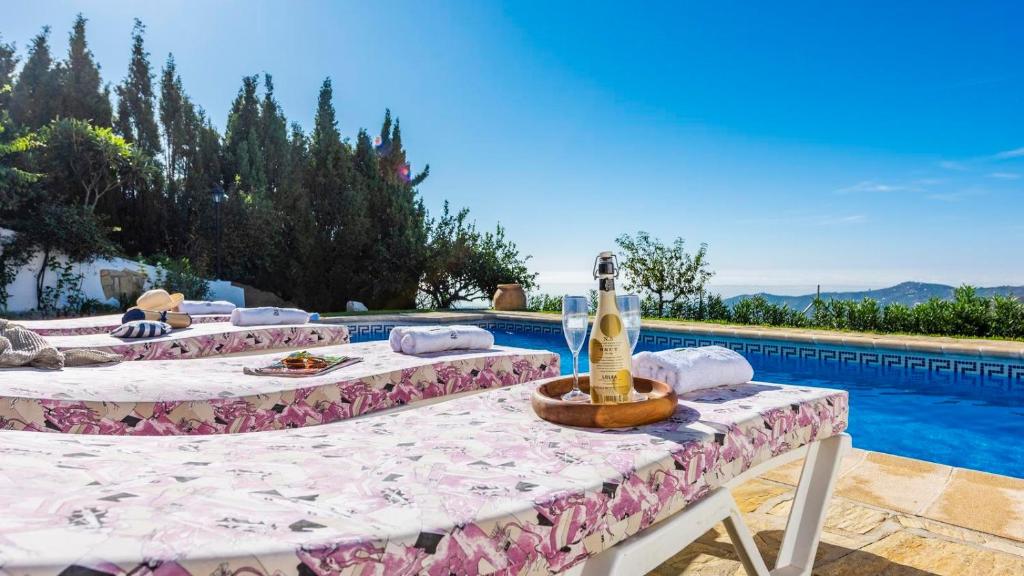 Bazén v ubytování Villa Las Flores Frigiliana by Ruralidays nebo v jeho okolí