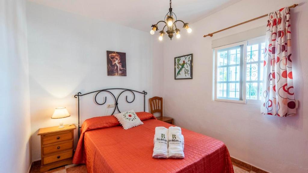 Postel nebo postele na pokoji v ubytování Villa Las Flores Frigiliana by Ruralidays