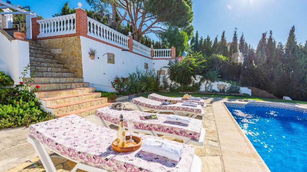 Bazén v ubytování Villa Las Flores Frigiliana by Ruralidays nebo v jeho okolí