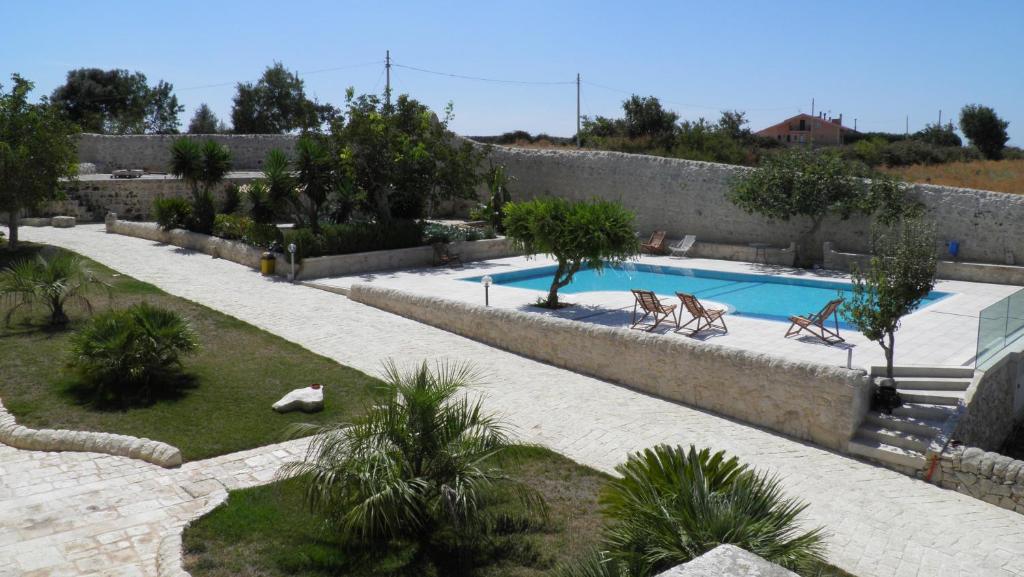 Bazén v ubytování Relais Cimillà B&B nebo v jeho okolí