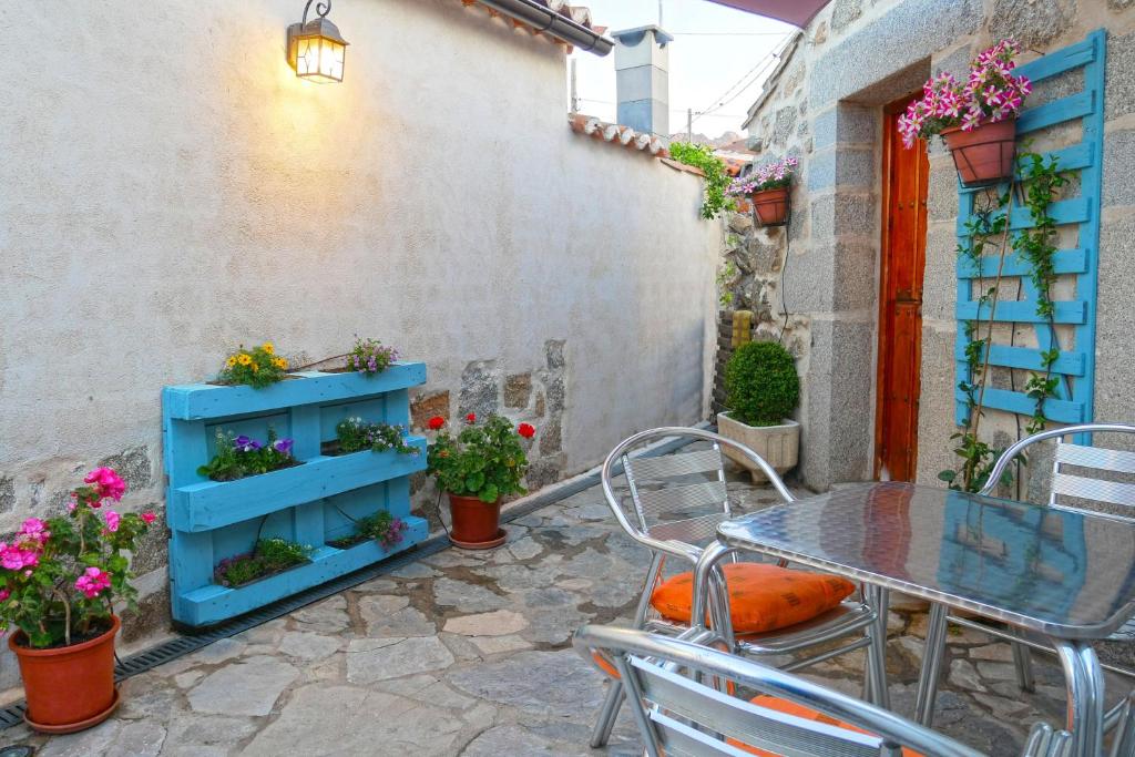 A patio or other outdoor area at Casa Rural El Berrueco