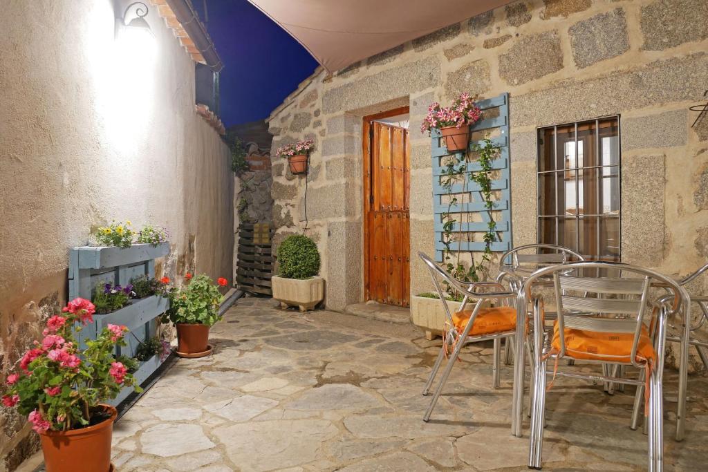 A patio or other outdoor area at Casa Rural El Berrueco