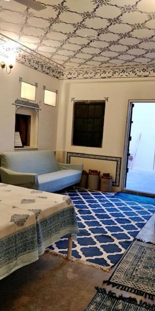 TV a/nebo společenská místnost v ubytování Jaipur Haveli