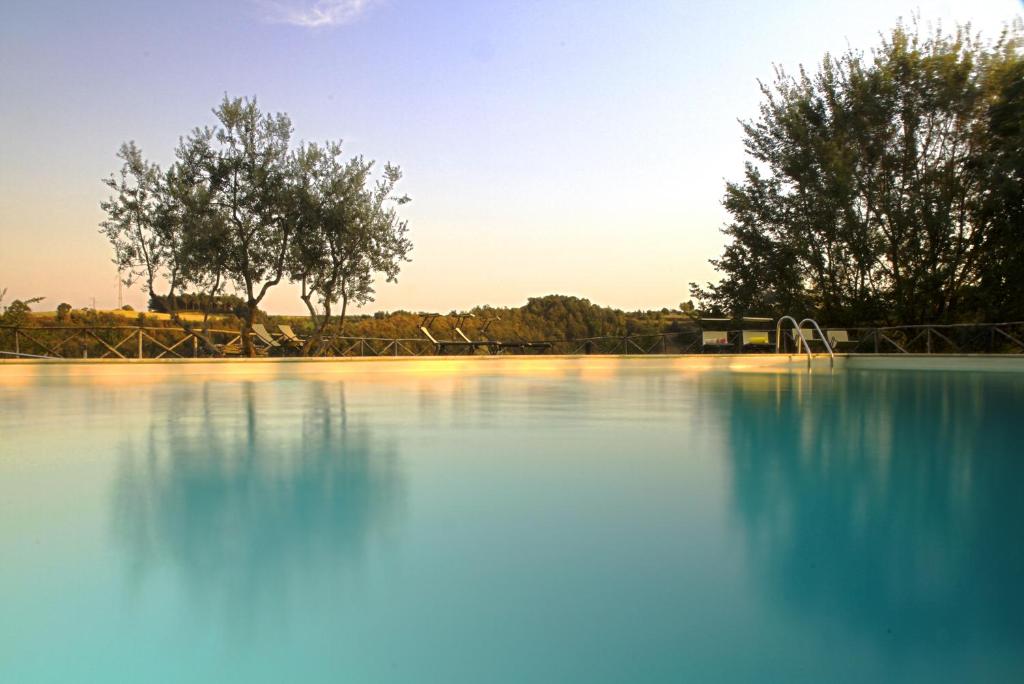 Bazén v ubytování PanElios Borgo Vacanze nebo v jeho okolí