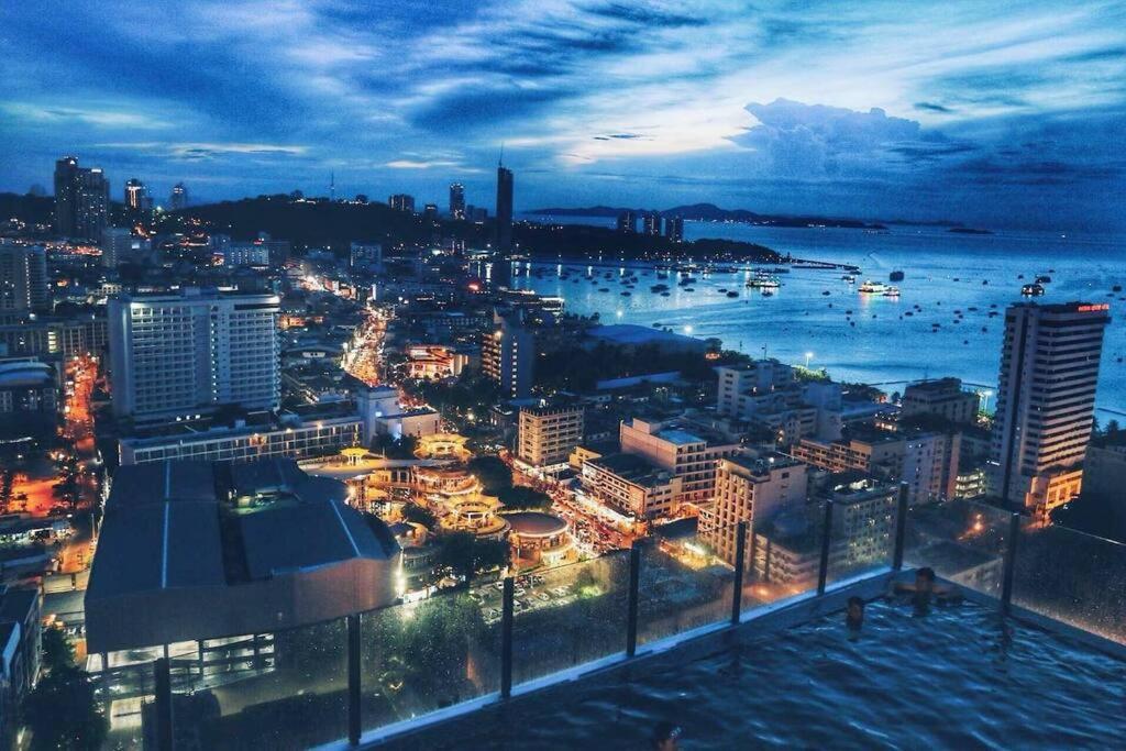 Fotografie z fotogalerie ubytování The BASE Central Pattaya 2 Bedrooms Condo v destinaci Pattaya Central