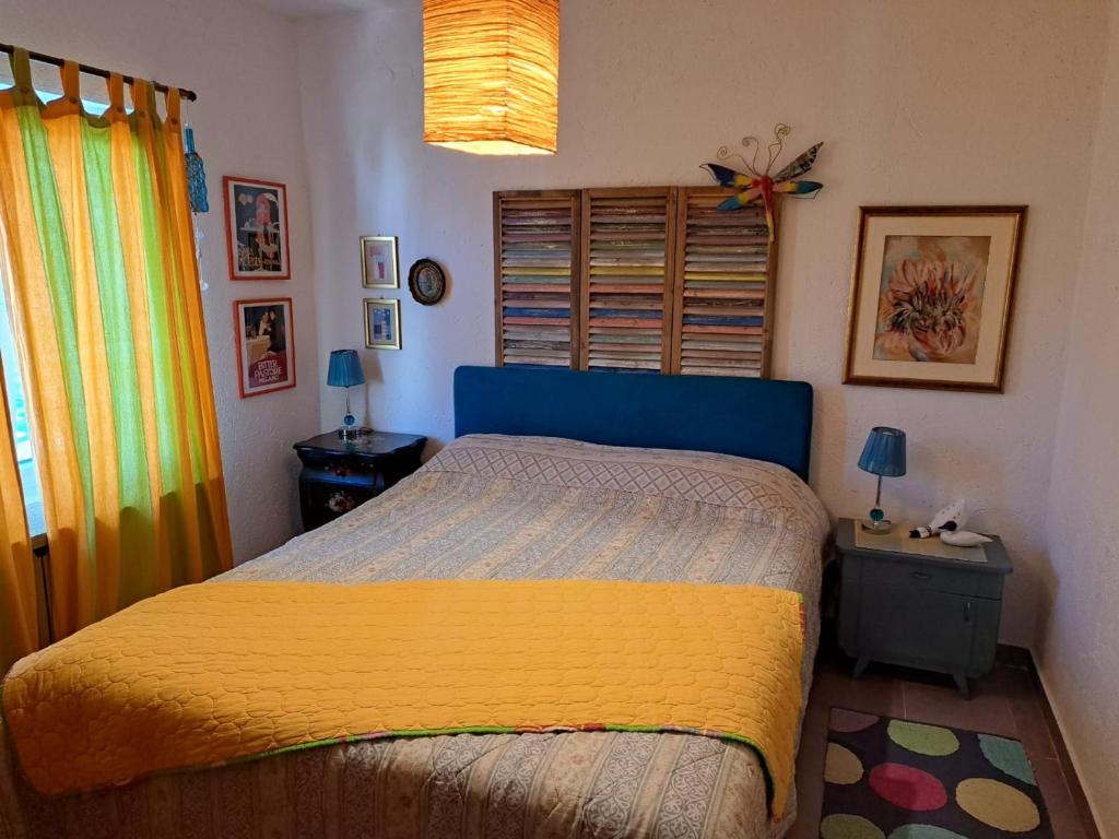 En eller flere senge i et værelse på Apartman Mafini